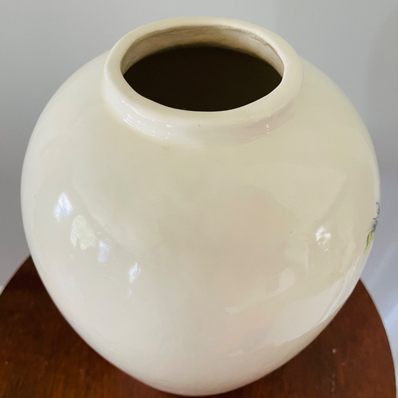 Vintage hand-painted Asian vase with geisha and floral motif, Vintage Asian Vase - Picture 8 of 9